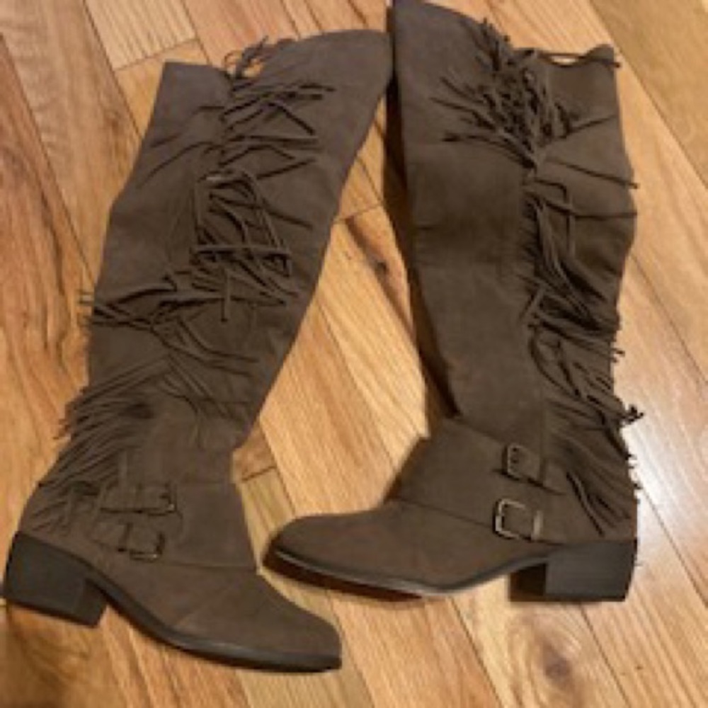 UNION BAY  new brown boots still in box 6 M